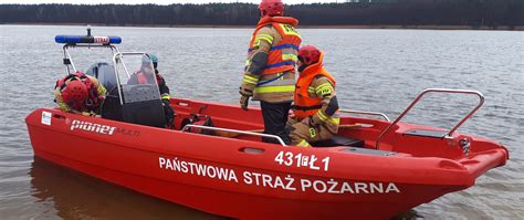zdjęcie strażaków OSP podczas akcji ratownictwa wodnego