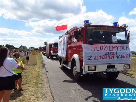 Uczestnicy VI Konwoju Charytatywnego na rynku w Głogówku