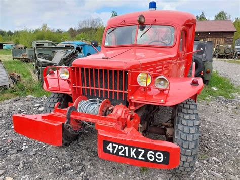 historyczny samochód strażacki Bedford z powojenną zabudową Sanowag