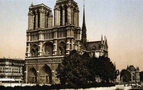 Rycina przedstawiająca rekonstrukcję katedry Notre Dame przez Viollet-le-Duca