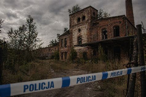 Stare zdjęcie remizy OSP w Konstantynowie Łódzkim lub historyczne zdjęcie grupy strażaków z początku XX wieku