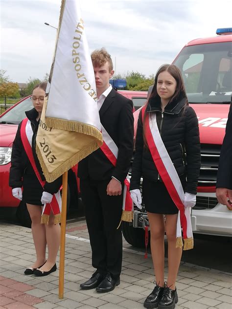 Poczet sztandarowy OSP podczas przemarszu