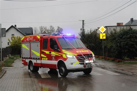 zdjęcie lekkiego samochodu ratowniczo-gaśniczego PEUGEOT BOXER dla OSP Świerzawa