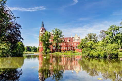 Widok na Zamek Bad Muskau i Park Mużakowski