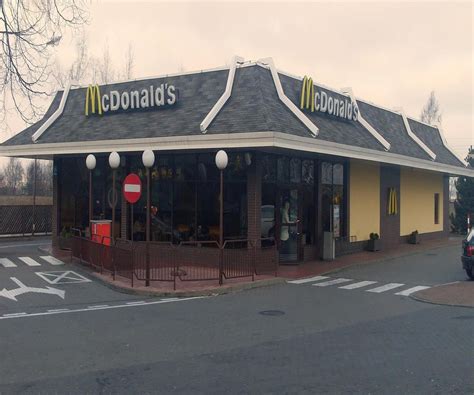 Zewnętrzny widok restauracji McDonald’s, gdzie doszło do pobicia