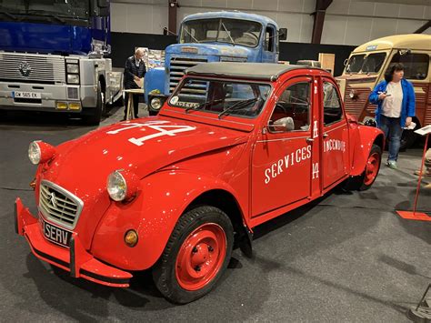 Unikalny Citroën 2CV Straży Pożarnej z dwoma przodami