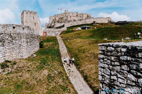 Wizerunek średniowiecznego Jawora z murami obronnymi i zamkiem