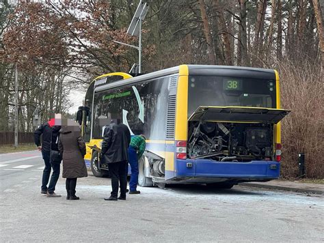 Zdjęcie wraku spalonego autobusu hybrydowego Solbus