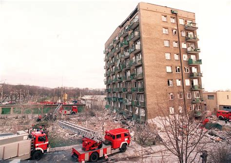 Zniszczony budynek po wybuchu gazu i pożarze