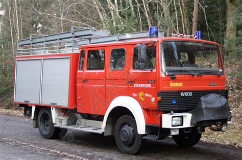 Iveco 90-16 AW 4x4 z zabudową skrzyniową (zdjęcie)
