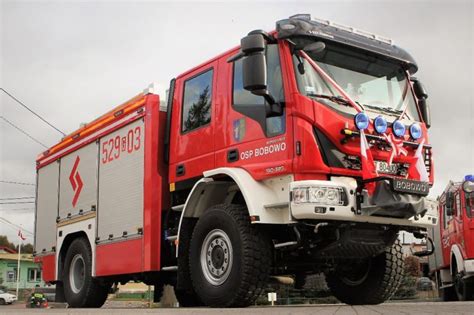 Thematic photo of OSP Bobowo firefighters with a fire truck