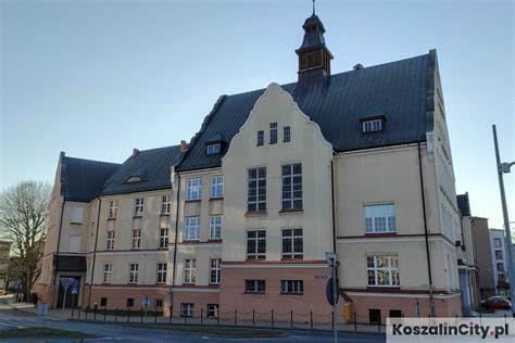 Zdjęcie spalonego budynku lub miejsca przestępstwa w Koszalinie
