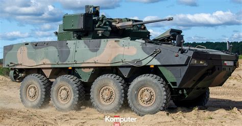 Zdjęcie polskiego transportera opancerzonego Rosomak.