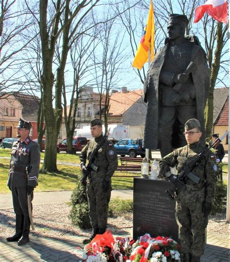 Pomnik generała Stanisława Taczaka w Mieszkowie, z widokiem na otoczenie