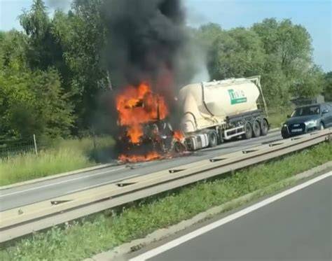 pożar ciągnika siodłowego i naczepy
