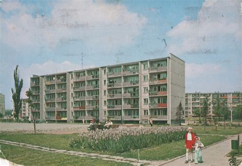Archiwalne zdjęcie z miejsca katastrofy budowlanej na osiedlu Retkinia w 1983 roku.