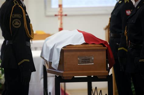 Uroczystości pogrzebowe strażaka ochotnika, z udziałem służb ratowniczych
