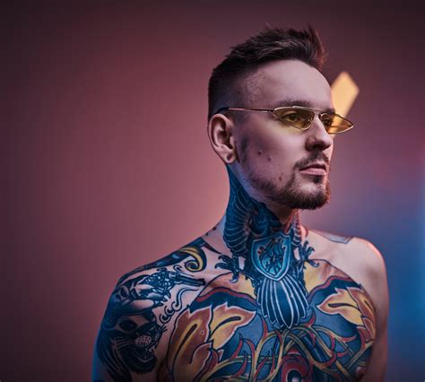 Różne style tatuażu czaszki - kolaż