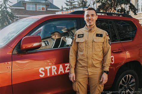 Strażak Damian Golański podczas uroczystości wyróżnienia