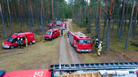 zdjęcie z akcji gaśniczej w lesie koło Jastrowia z udziałem samolotów gaśniczych