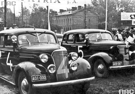 historyczne zdjęcie samochodu strażackiego Chevrolet w Polsce z lat 30. XX wieku