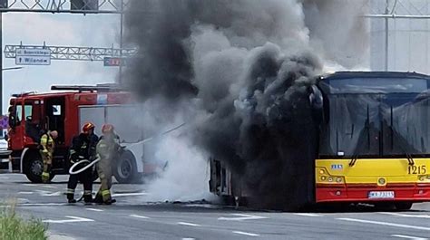 zdjęcie płonącego autobusu w Opolu