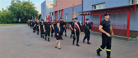 Zdjęcie z przemarszu pocztów sztandarowych straży pożarnej
