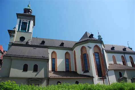 Zniszczony kościół pw. św. Marii Magdaleny w Zatoniu po pożarze