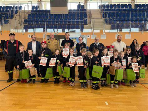 strażacy na zawodach sportowo-pożarniczych w akcji