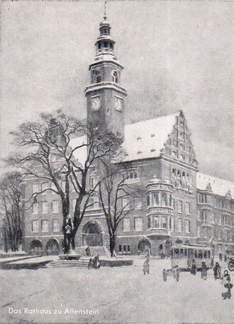 Historyczne zdjęcie Starego Ratusza w Olsztynie podczas lub po pożarze w 1968 roku