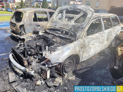 Spalone wraki samochodów na parkingu po rozległym pożarze