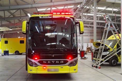Mobilny szpital polowy lub duży ambulans ewakuacyjny na bazie autobusu