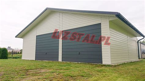 Porównanie garażu z płyty warstwowej i garażu blaszanego