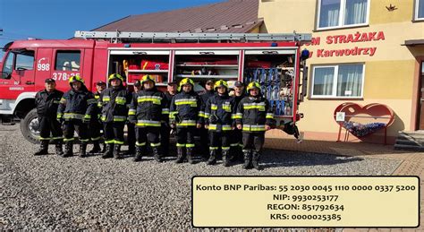 Fotografia strażaków OSP Karwodrza w akcji ratowniczej lub pozujących z obecnym samochodem.