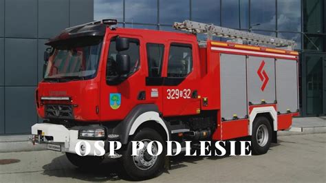 Zdjęcie archiwalne przedstawiające starą remizę OSP Podlesie lub pierwszą sikawkę konną