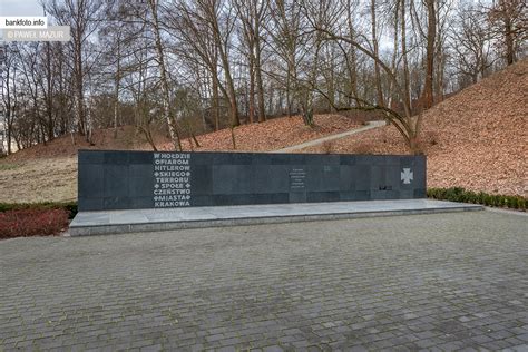 Pomnik-mauzoleum upamiętniający ofiary terroru w Glinniku