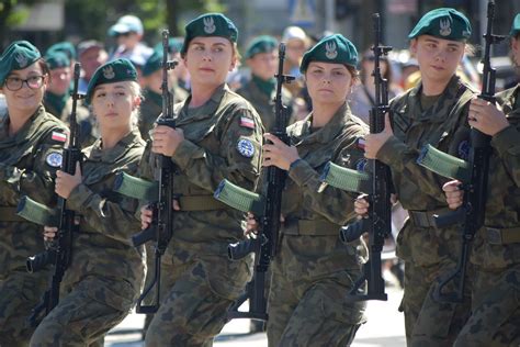 Infografika przedstawiająca schemat oceniania orkiestr dętych podczas konkursu: marsz, prezentacja estradowa i musztra paradna