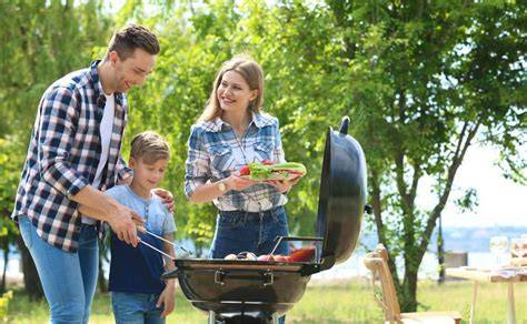 тематическое фото: rodzina na majówce przy grillu