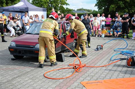 Zdjęcie przedstawiające plenerowy piknik strażacki w Dzierżąznej