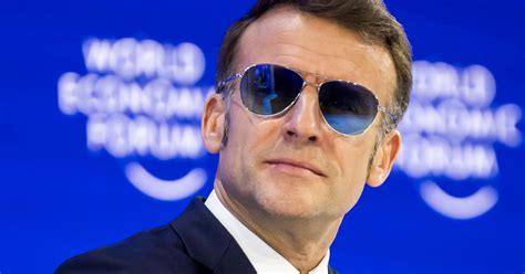 Prezydent Emmanuel Macron podczas oświadczenia dotyczącego odbudowy Notre-Dame
