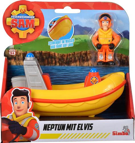 Infographic showing the features of the Fireman Sam Neptun boat: movable rudder, hidden compartment, rescue line, and included accessories.