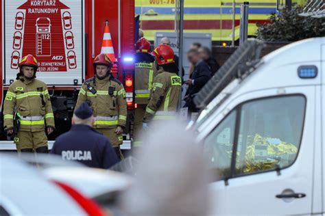 Służby ratunkowe na miejscu pożaru strzelnicy na Ursynowie