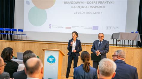 zdjęcie Mariana Bąka jako dyrektora ZST w Mielcu