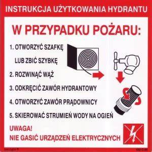 zdjęcie przedstawiające poprawnie zamontowaną instrukcję użytkowania hydrantu wewnętrznego obok hydrantu