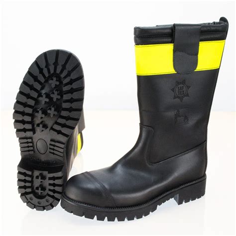 Infographic showing the three types of firefighter boots according to EN 15090 with their respective applications