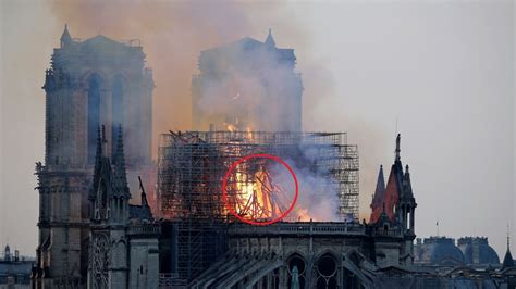 fragment płonącej katedry Notre Dame