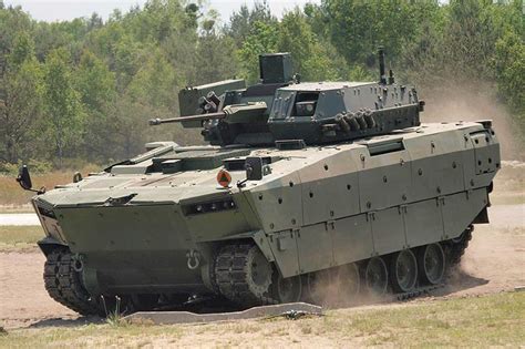 Wóz bojowy CZS 15 Triton w akcji