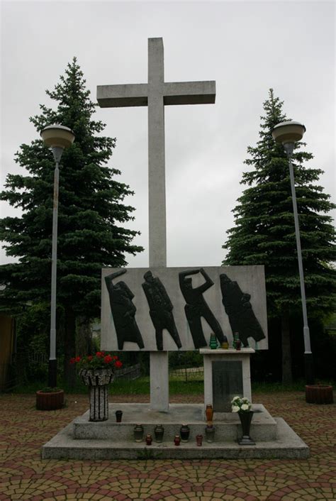 pomnik upamiętniający ofiary pożaru