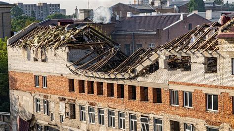 budynek mieszkalny z widocznymi śladami pożaru