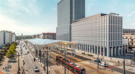 zdjęcie hotelu Double Tree by Hilton w Łodzi z wozami strażackimi